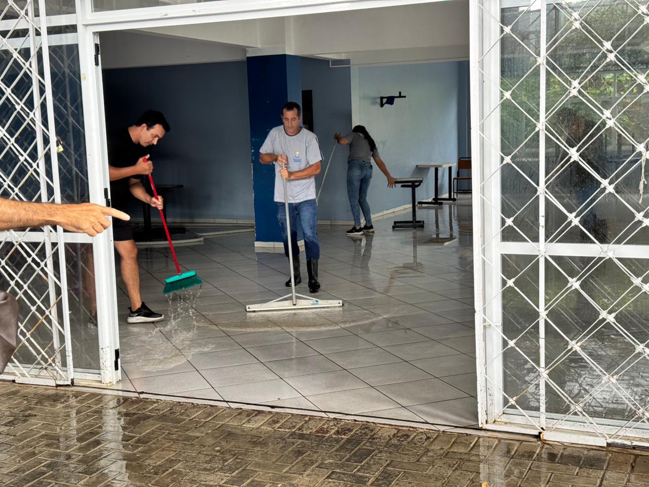 Aulas devem voltar normalmente nesta terça-feira em Balneário Camboriú