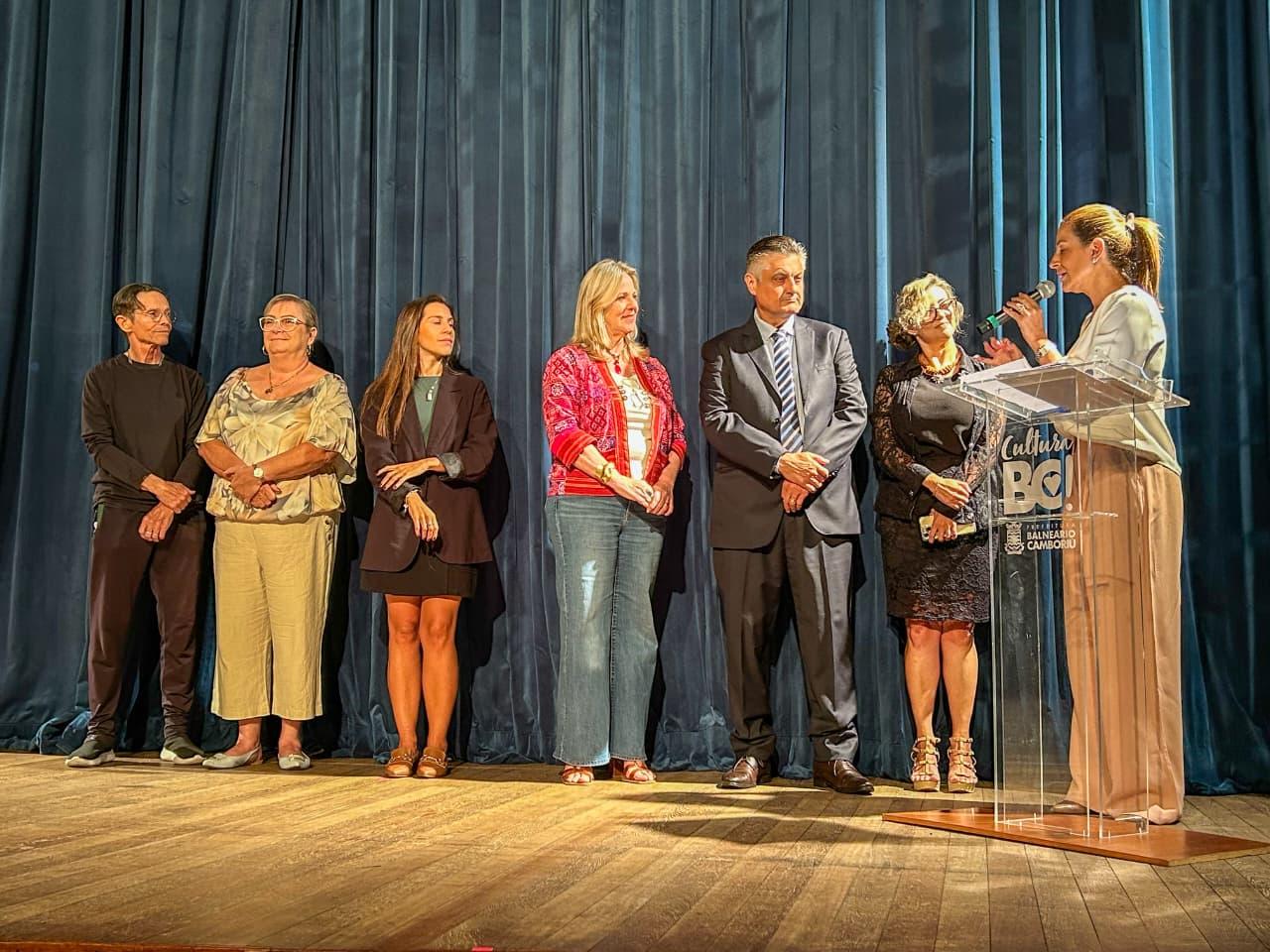 Balneário Camboriú homenageia Eulina Silveira com tributo e projeto de lei que eterniza seu nome na educação