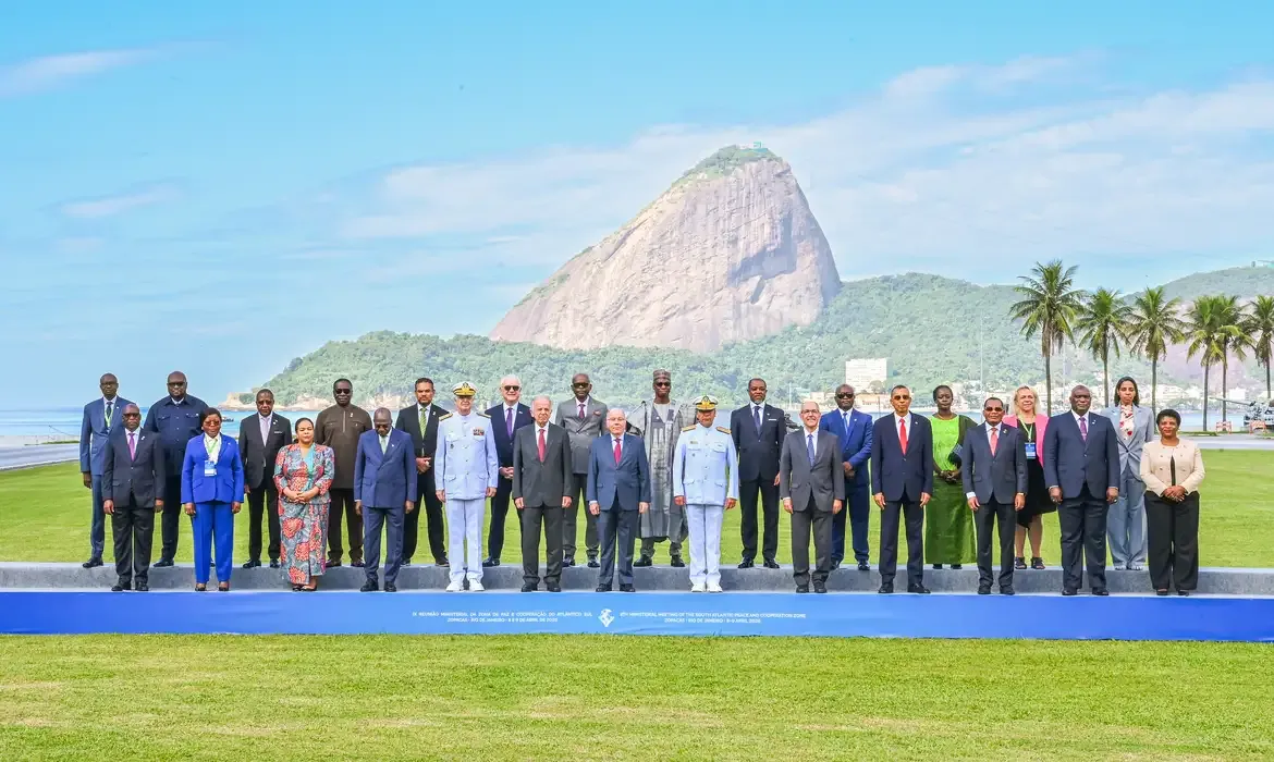 Brasil assume aliança e pede Atlântico Sul livre de guerras e tensões