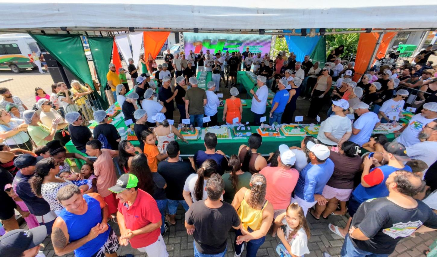 Camboriú celebra 142 anos com tradicional corte de bolo