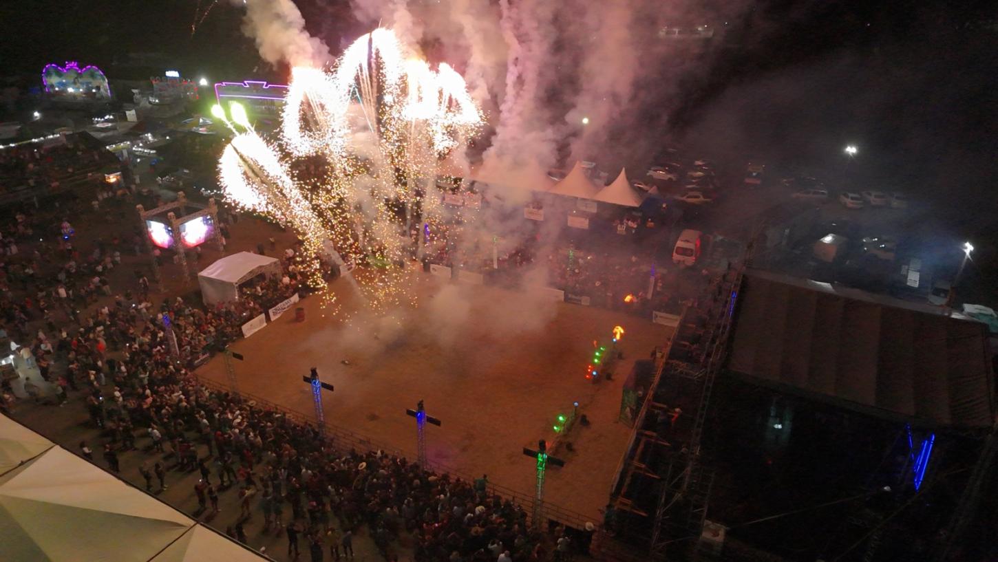 Camboriú Fest 2026 retoma tradição do rodeio e segue com grandes atrações até o próximo domingo