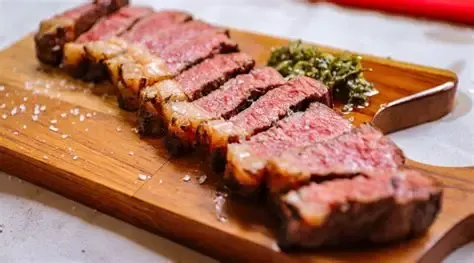 Dia do churrasco: descubra quais são os estilos de cerveja que mais combinam com diferentes carnes e acompanhamentos