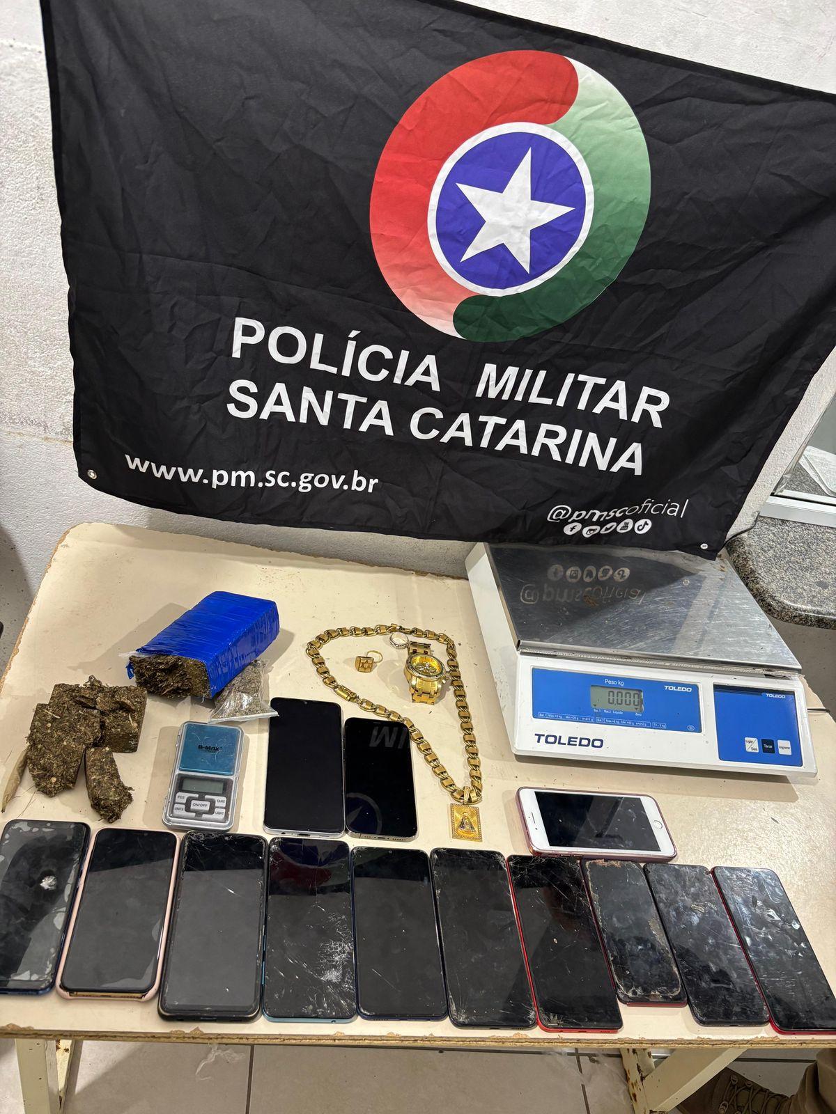 Dois homens são presos por tráfico de drogas em Porto Belo