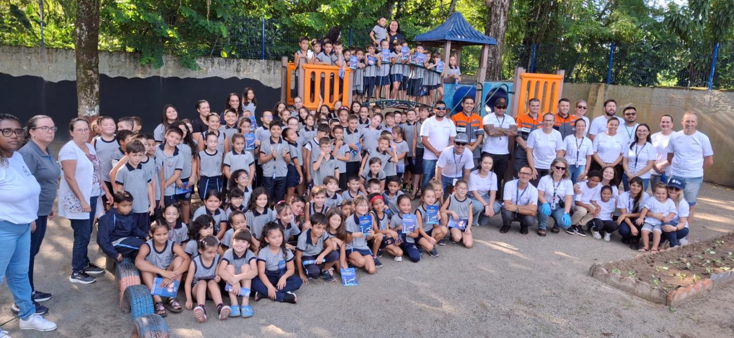 Em um dia, ação de voluntariado transforma escola e impacta 220 alunos em Joinville