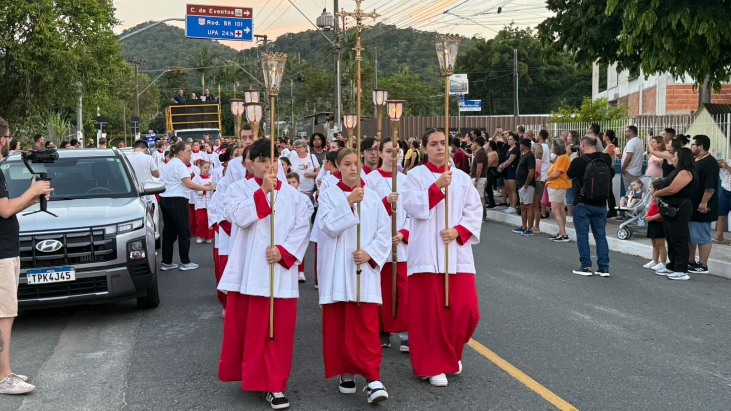 Fé, reflexão e tradição marcam a Sexta-feira Santa em Balneário Camboriú