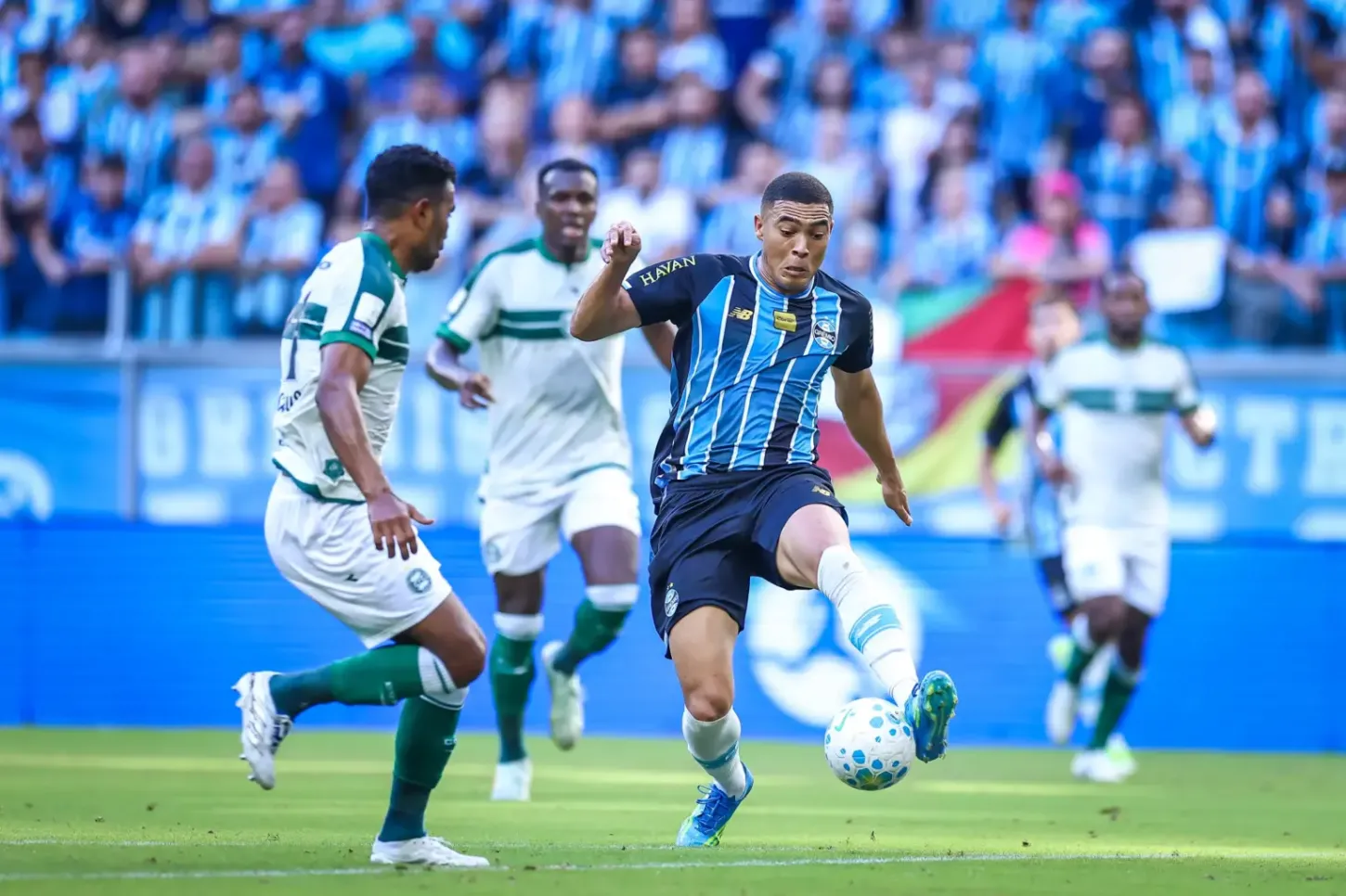 Grêmio 1 x 0 Coritiba: Tricolor respira no Brasileirão