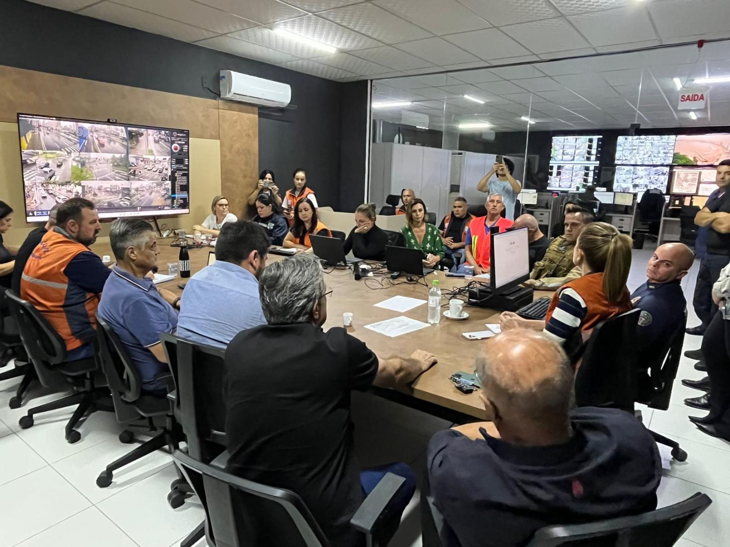 Grupo de Resposta e Ações Coordenadas analisa cenário e adota novas ações diante das chuvas que atingem Balneário Camboriú