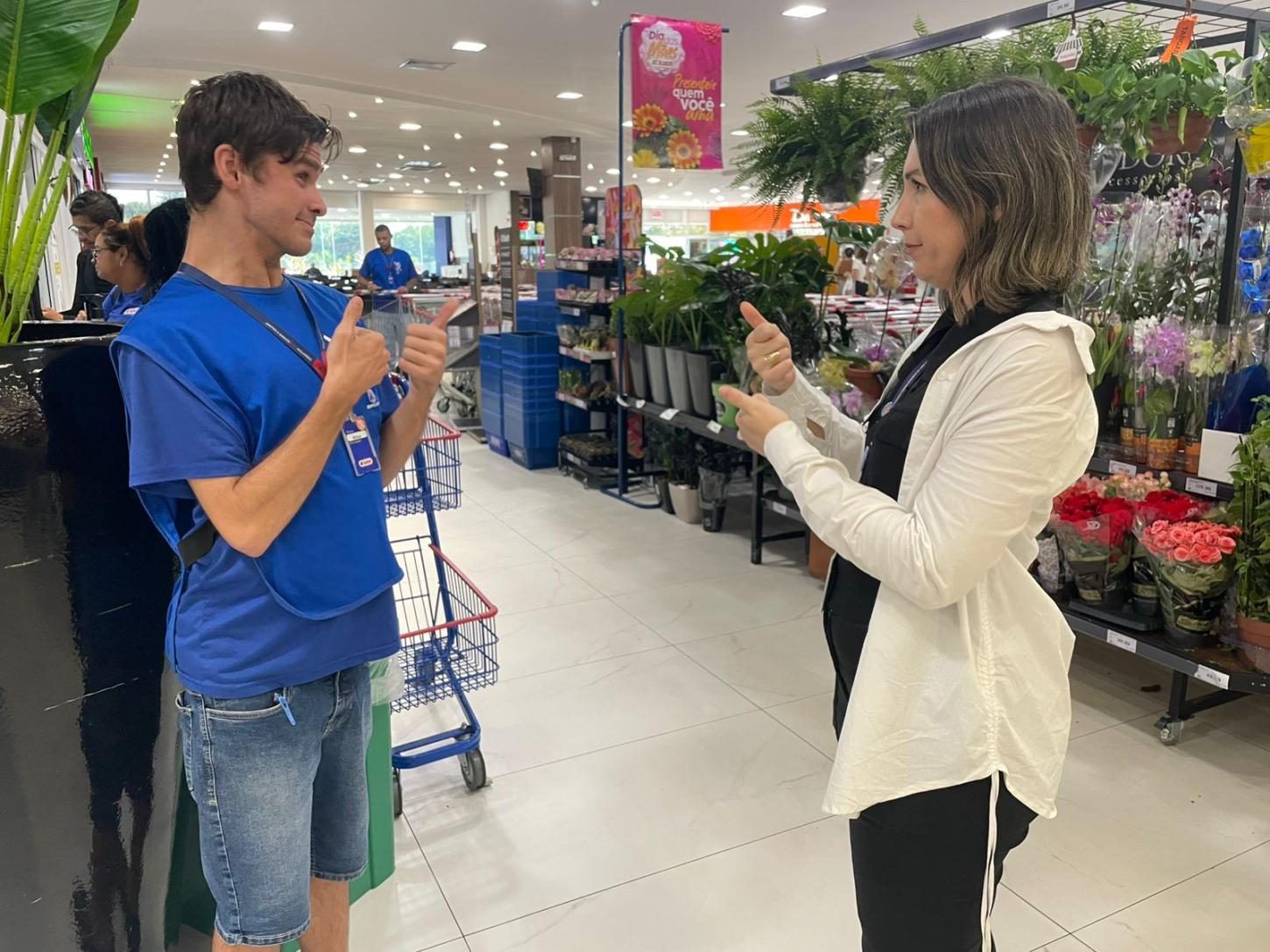 Grupo Koch destaca importância da Libras e amplia inclusão de colaboradores surdos