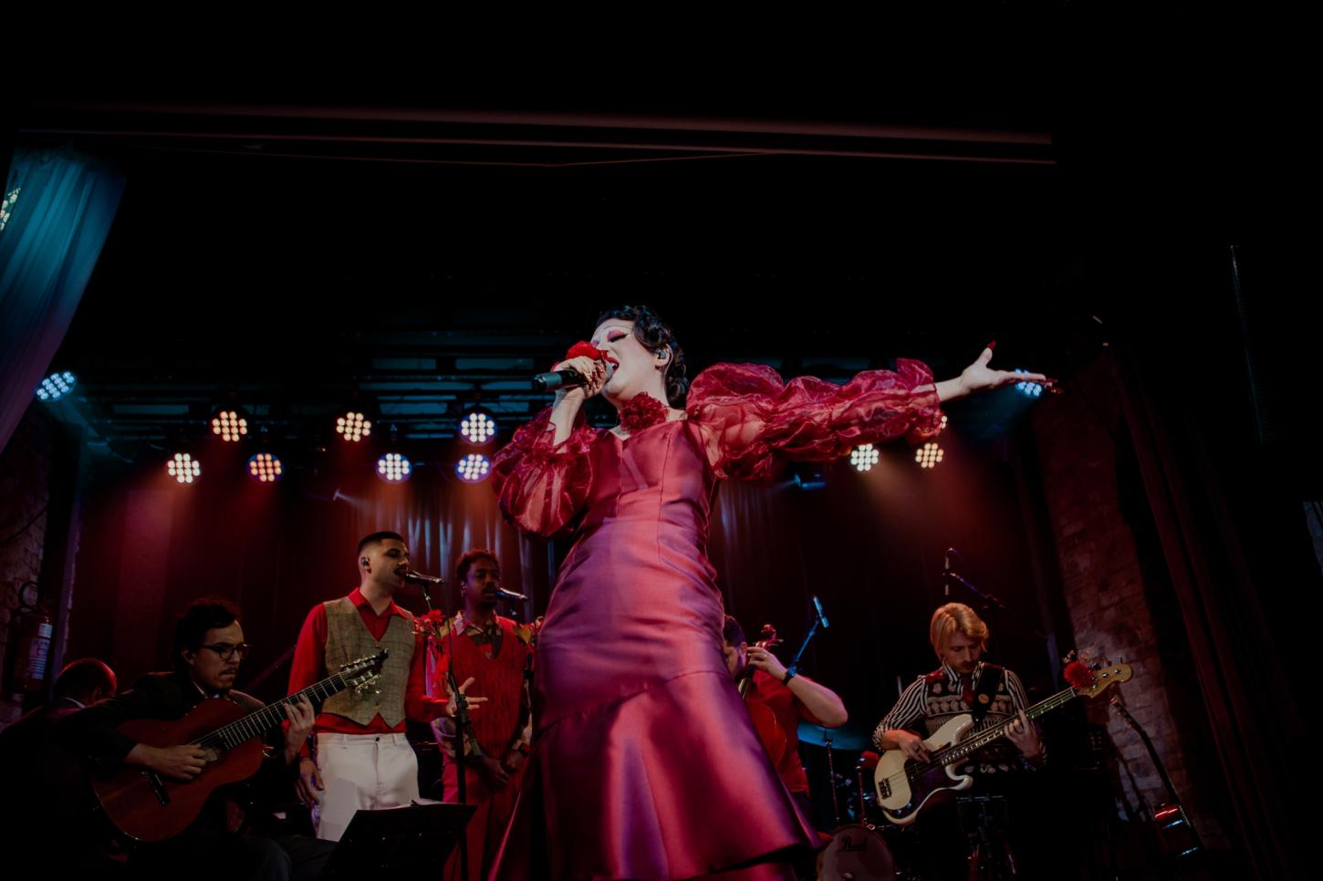 Joana Castanheira leva shows do projeto autoral 