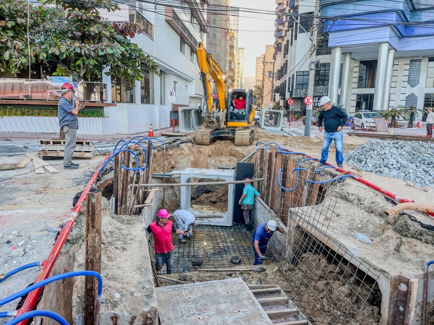 Macrodrenagem: entenda as intervenções em ruas de Balneário Camboriú