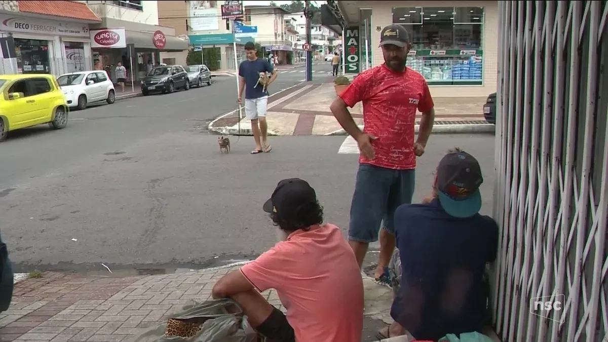 Ministério Público leva atendimento e orientação jurídica ao PopRuaJud em Balneário Camboriú