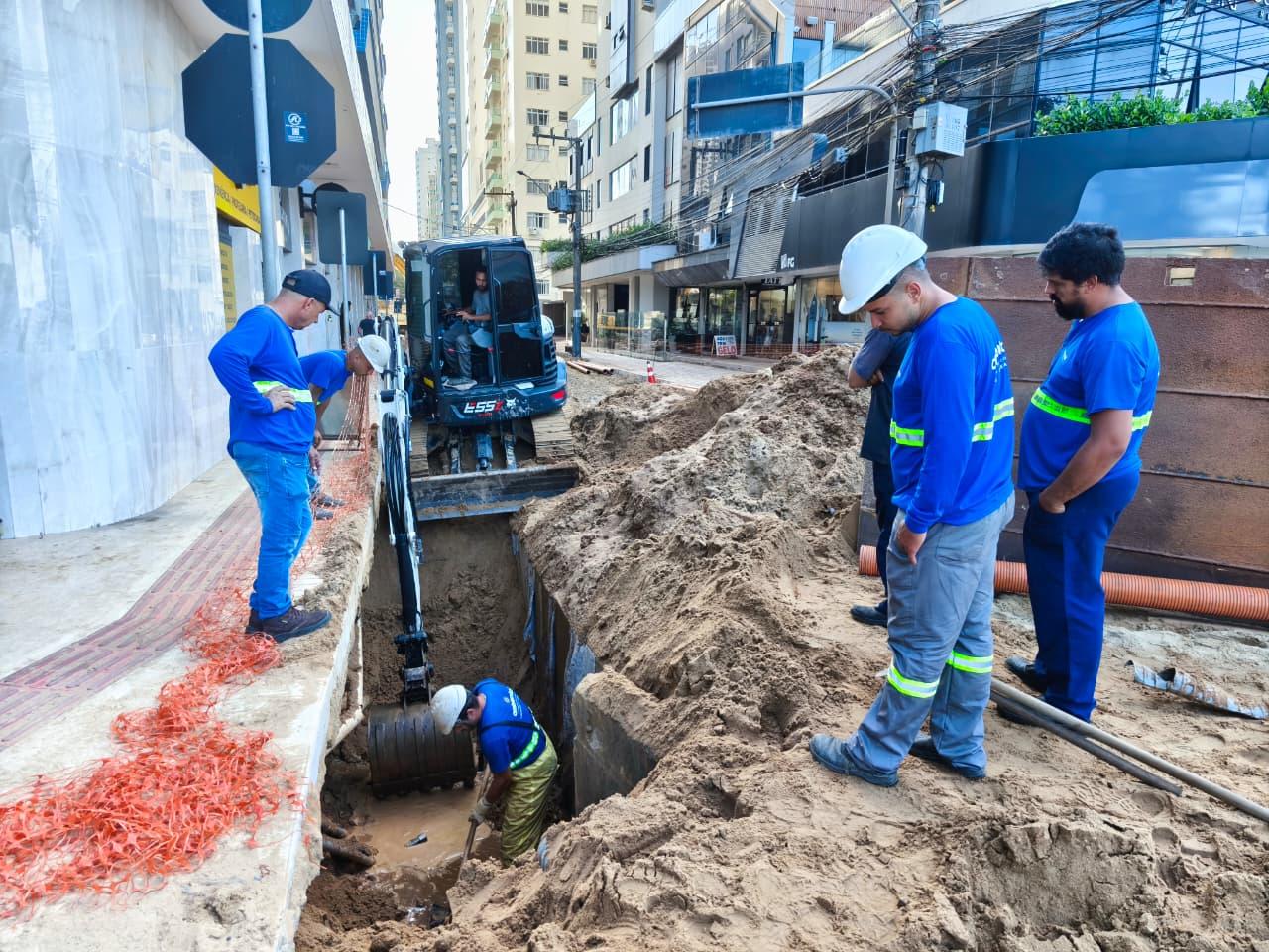 Obra da macrodrenagem na Rua 1001 chega ao Canal do Marambaia
