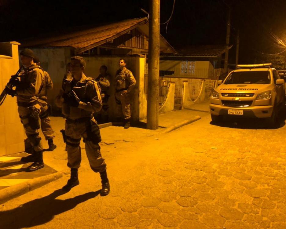 Polícia Militar prende mulher procurada por roubo em Tijucas