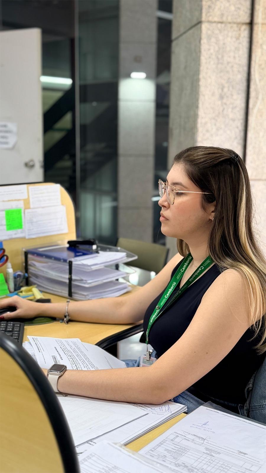 Prefeitura de Camboriú abre concurso público com 100 vagas e salários de até R$ 15,9 mil 