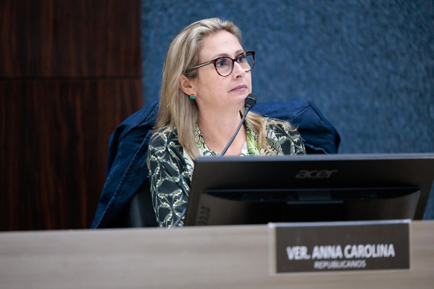 Vereadora Anna Carolina cobra dados sobre uso do “Alerta Mulher” em Itajaí