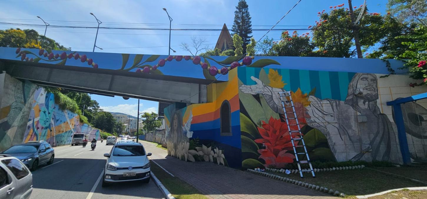 Viaduto Zeferino Pretto ganha mural inspirado na fé cristã
