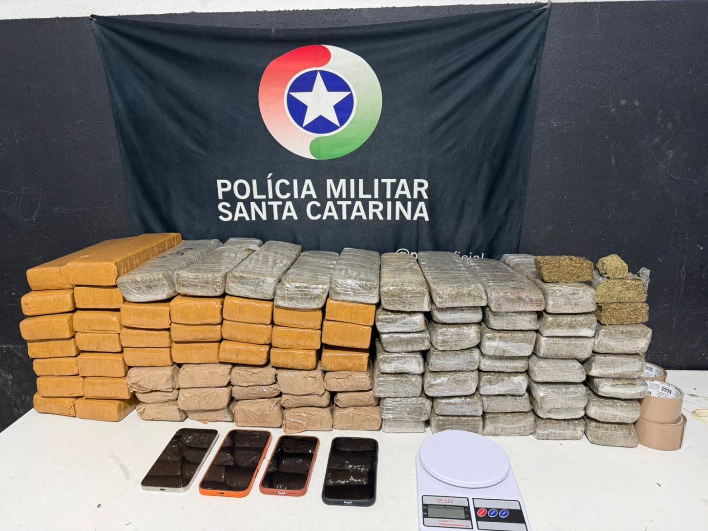 Ação conjunta da Polícia Militar resulta em apreensão de mais de 73kg de maconha e na prisão de quatro pessoas por tráfico de drogas