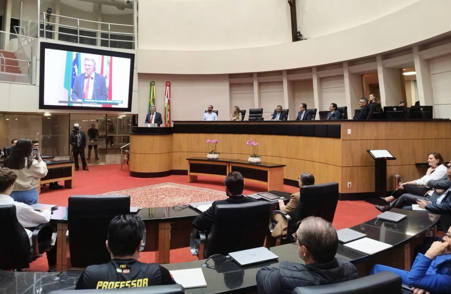 Assembleia Legislativa de Santa Catarina realiza Sessão Especial em homenagem aos 142 anos de Camboriú