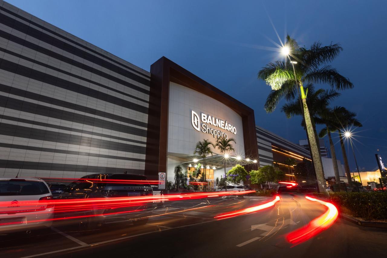 Balneário Shopping abre em horário normal durante feriado de 1º  maio