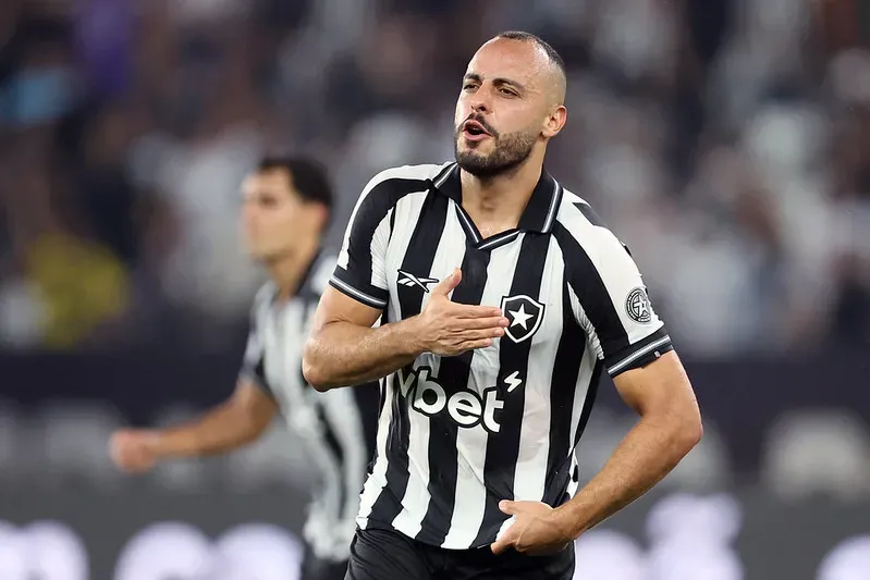 Brasileirão: Botafogo vence Corinthians com hat-trick de Arthur Cabral