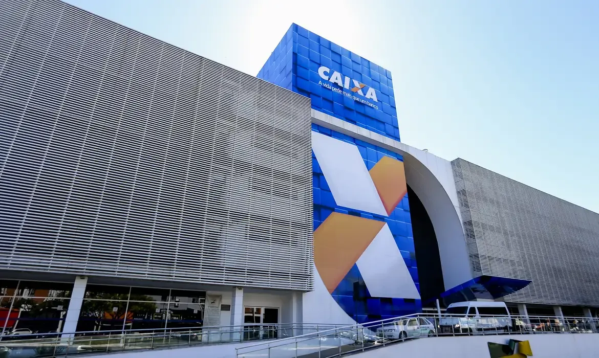 Caixa e Banco do Brasil liberam abono salarial para nascidos em maio e junho