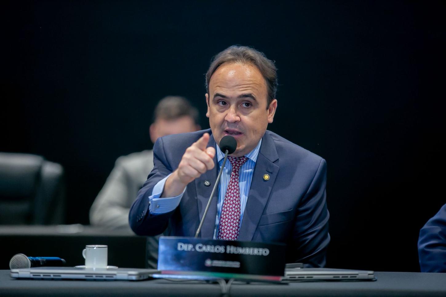 Carlos Humberto (PL) pede R$ 5 mil de gratificação para policiais em colégios cívico-militares