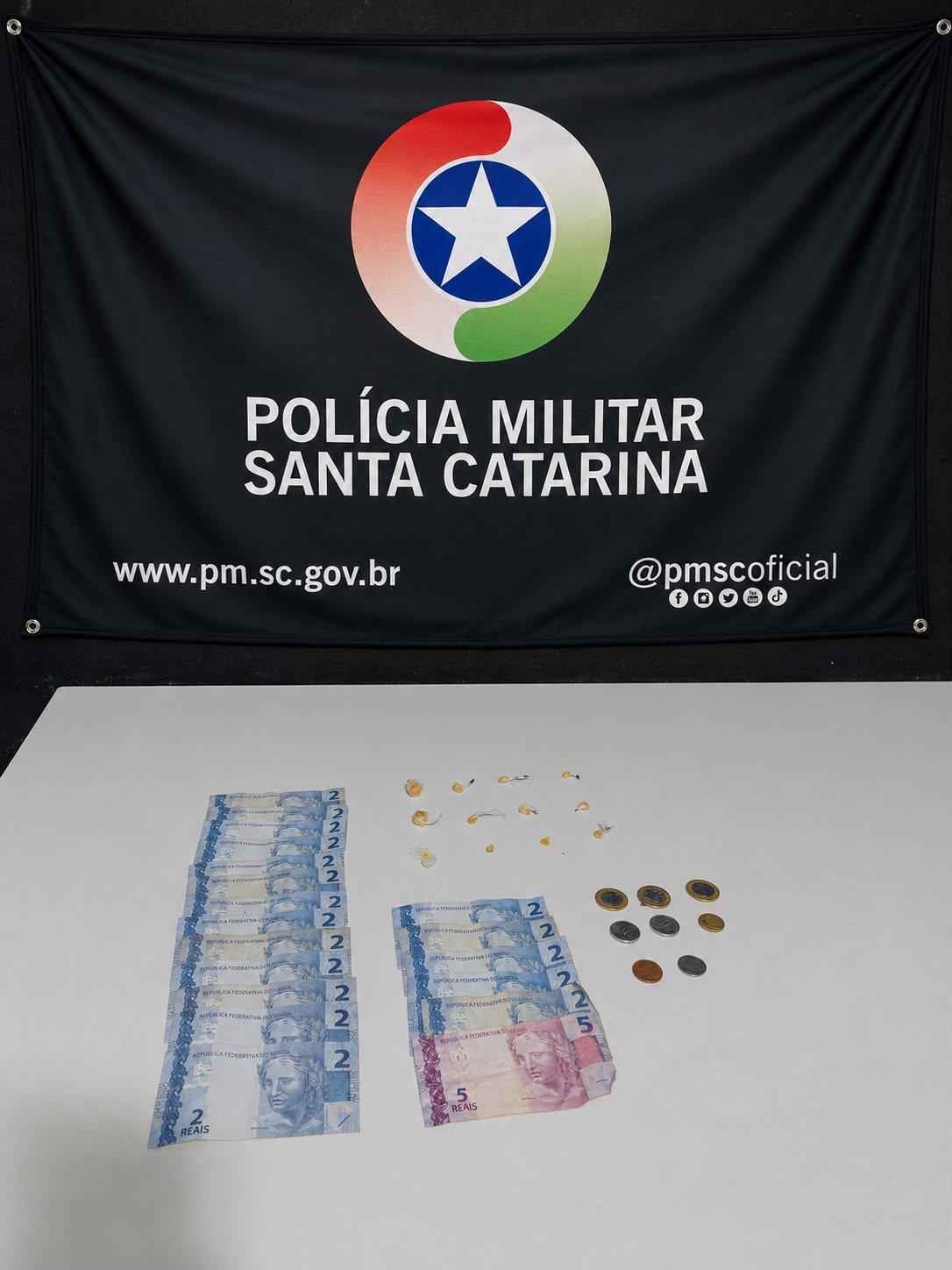 Dupla é presa por tráfico de drogas no bairro Cidade Nova - Polícia Militar prende homem com arma de fogo sem numeração