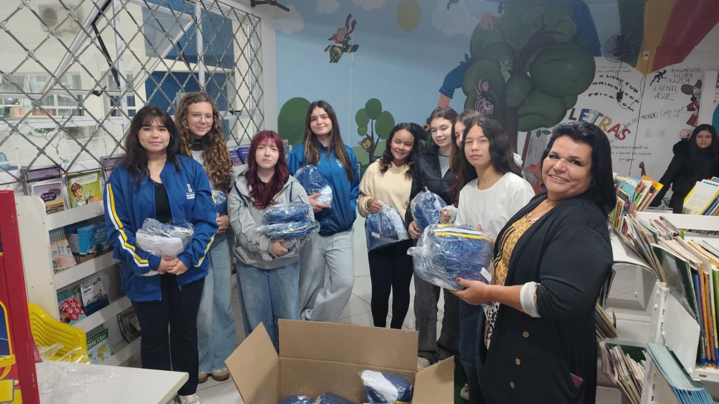 Entrega dos uniformes de inverno inicia nos Centros Educacionais Municipais de Balneário Camboriú