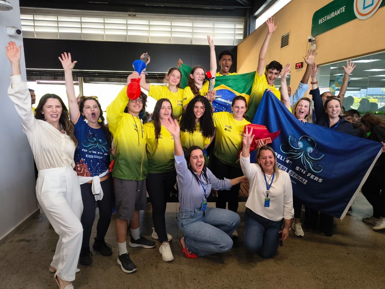 Estudantes da Escola SESI Itajaí retornam ao Brasil entre os melhores do mundo na robótica educacional