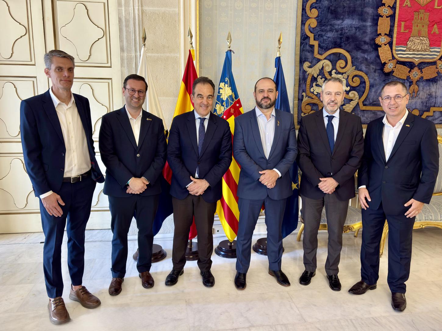 Itajaí e Alicante firmam acordo de cidas-irmãs voltado aoa turismo, economia e inovação