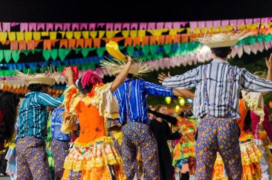 Itajaí entra no clima junino com três dias de música, gastronomia e diversão no Fabuloso Arraiá