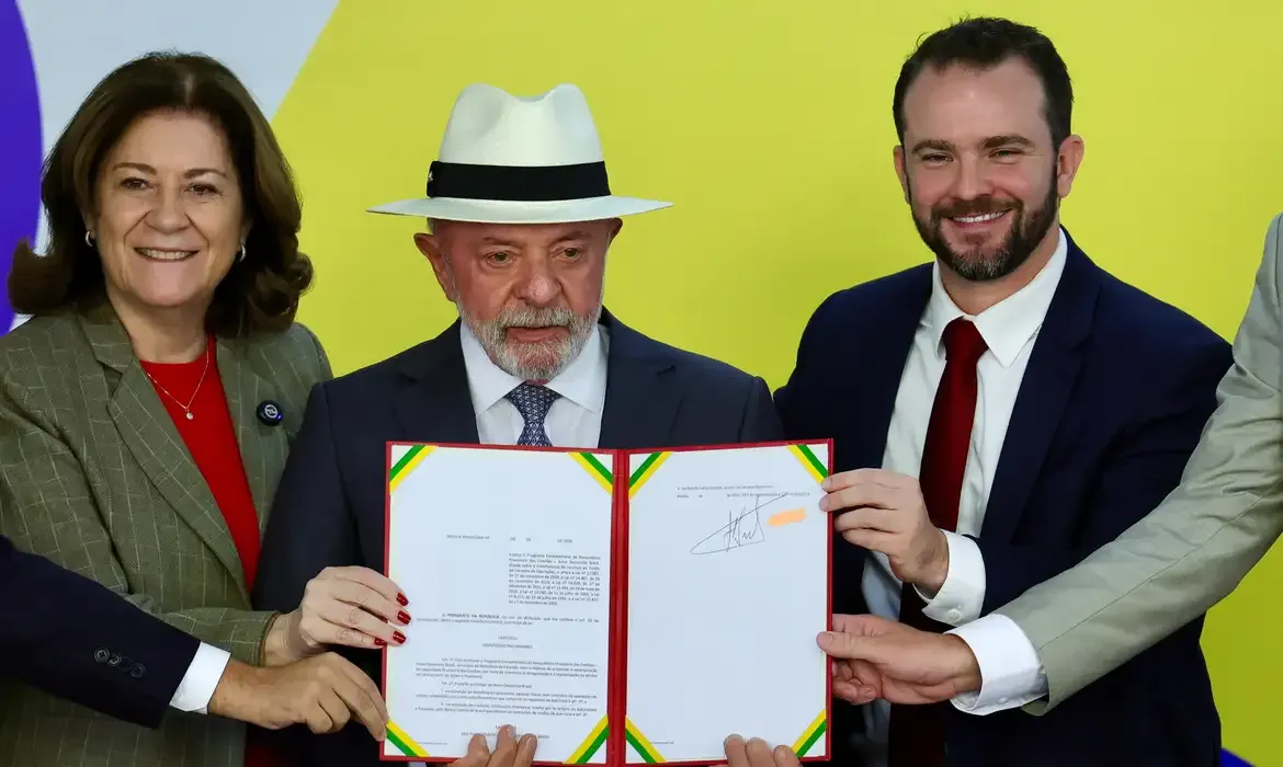 Lula anuncia novo Desenrola para quem ganha até R$ 8,1 mil