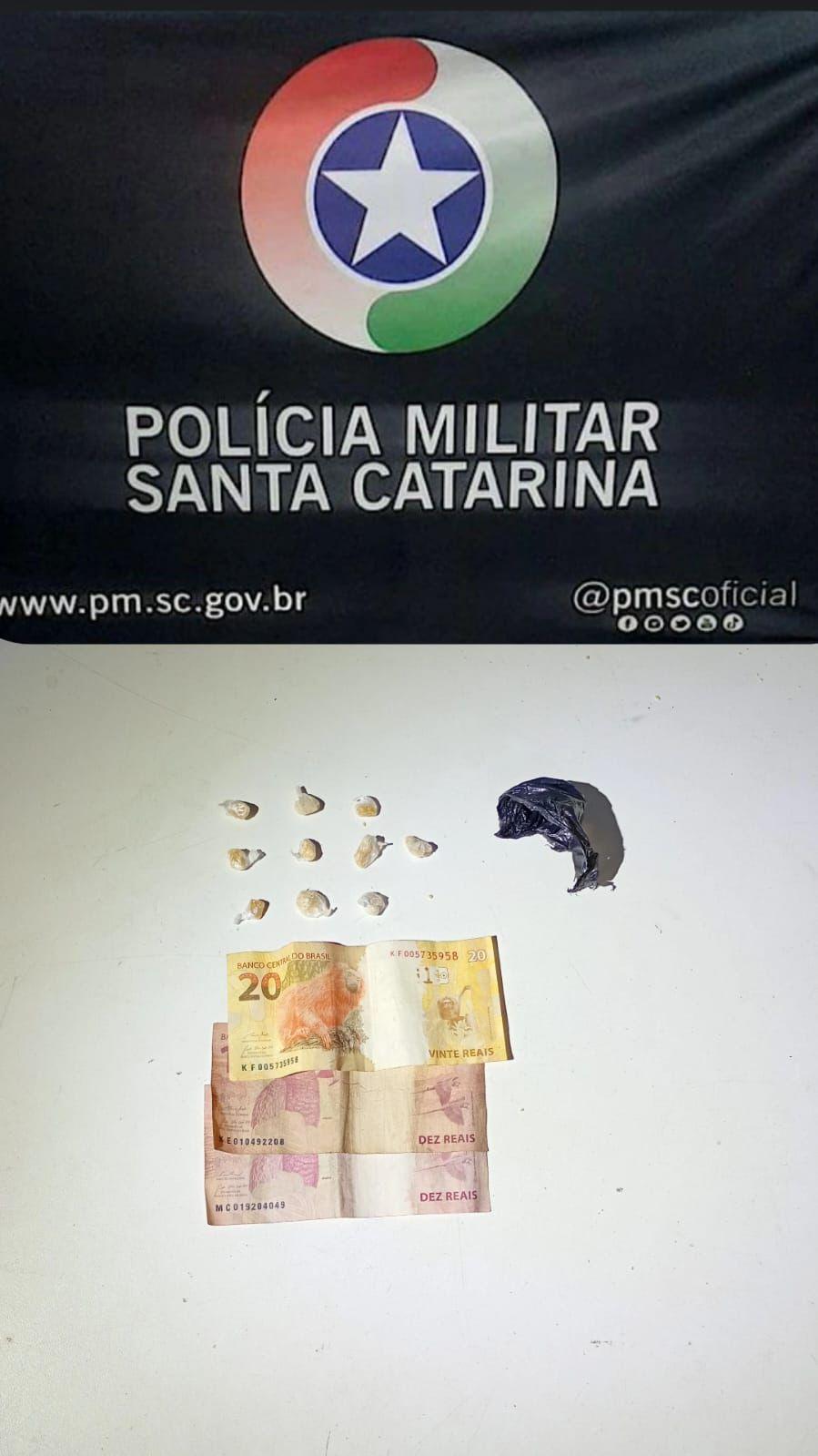Mulher é presa por tráfico de drogas no bairro Cordeiros