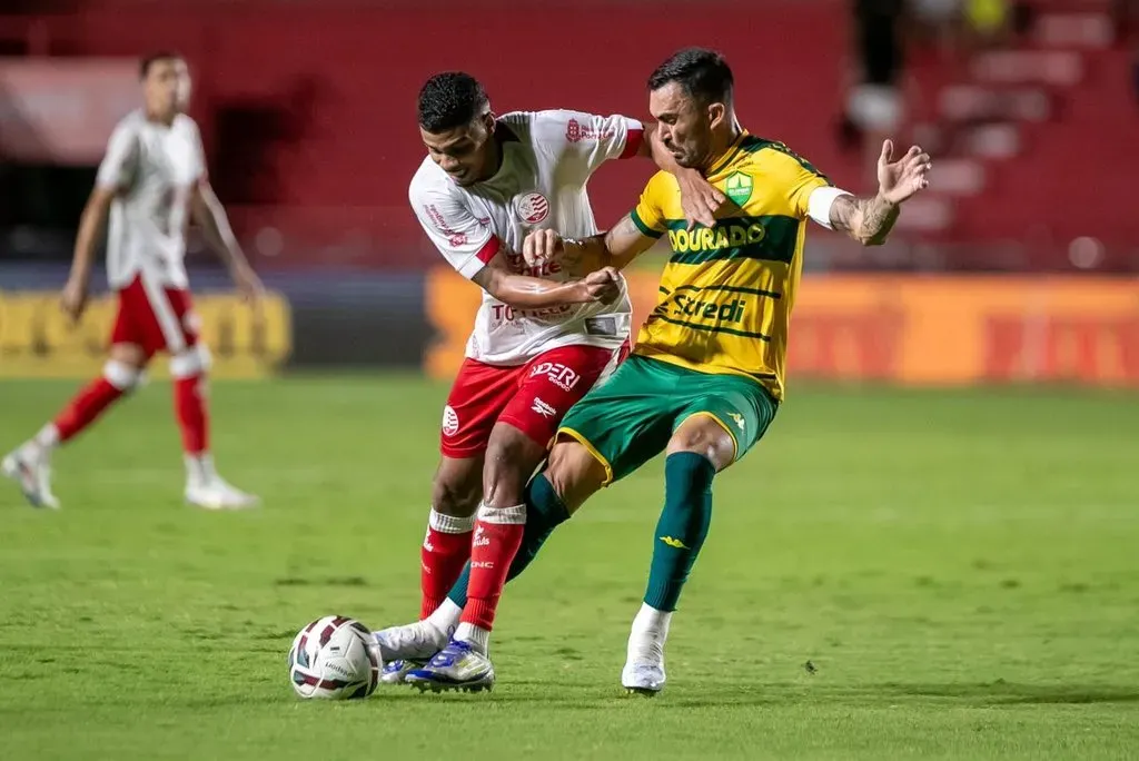 Náutico vence o Cuiabá e dorme líder da Série B - Confira os resultados da sexta-feira