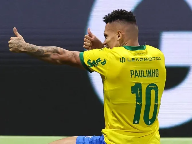 Palmeiras passa sufoco, mas vence a Chapecoense e segue líder