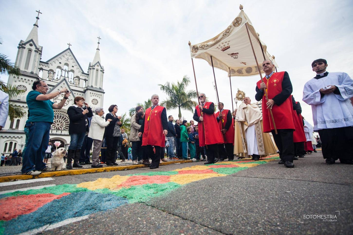 Paróquia Santíssimo Sacramento celebra Semana Eucarística e Corpus Christi com extensa programação