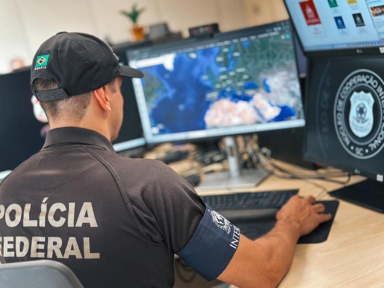 Polícia Federal extradita brasileiro foragido da Justiça Catarinense capturado no exterior