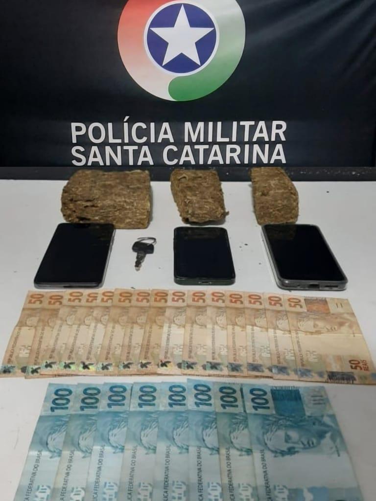 Polícia Militar de Itajaí apreende mais de 1kg de maconha