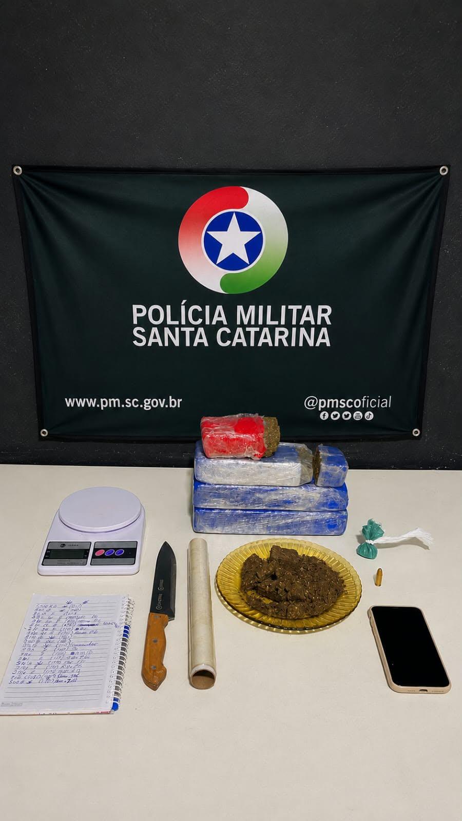 Polícia Militar prende homem e mulher por tráfico de drogas e posse de munição de uso restrito