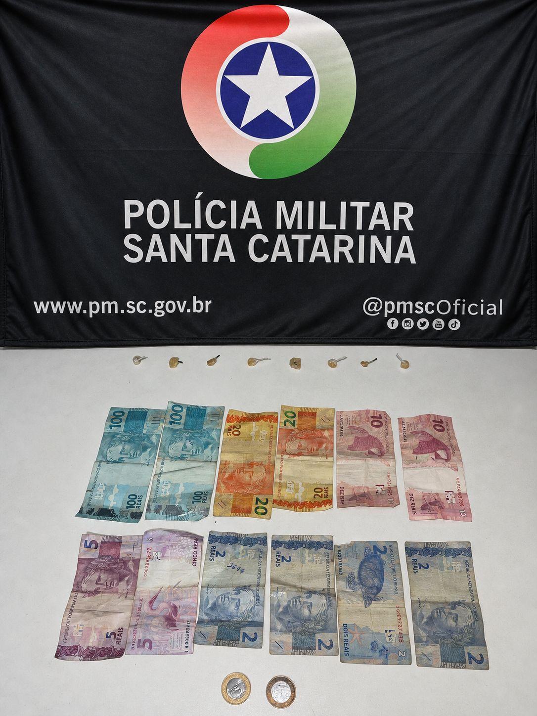 Polícia Militar prende homens por tráfico de drogas nos bairros Cidade Nova, Imaruí e Cordeiros