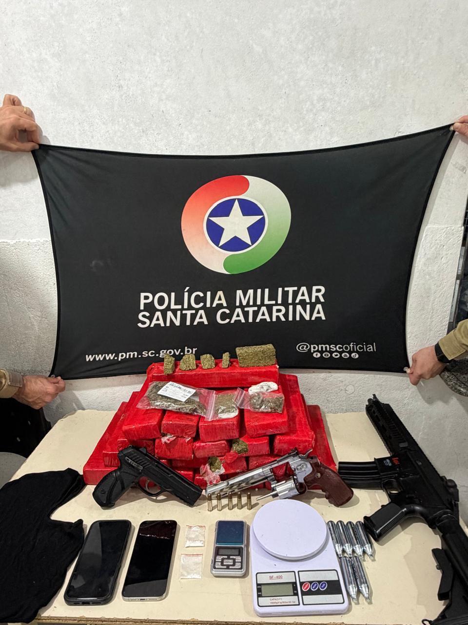 Polícia Militar prende suspeito de tráfico e apreende quase 20 quilos de maconha