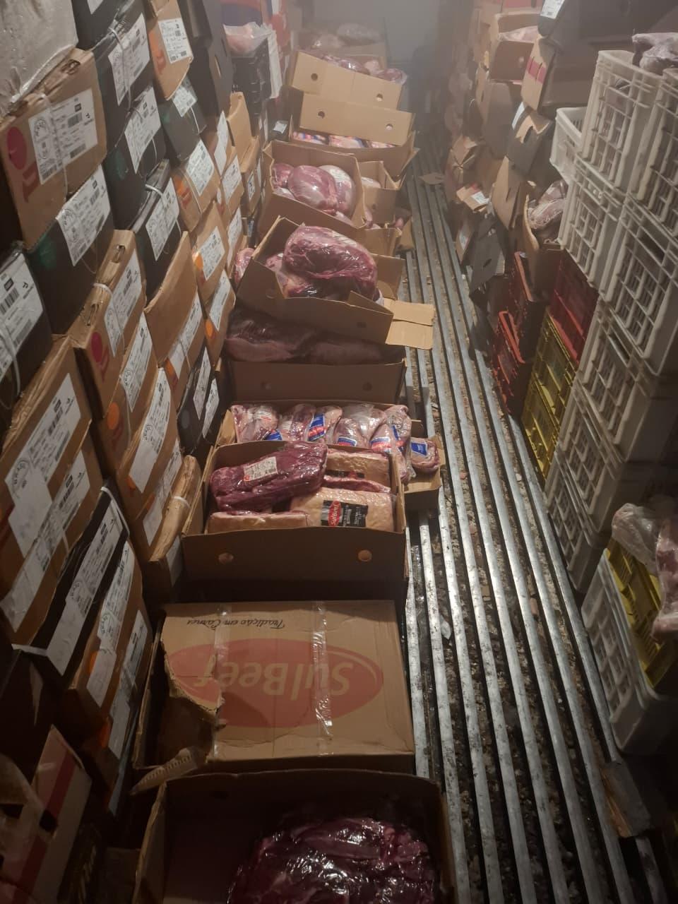 Polícia Militar prende três homens por furto e receptação de carne resfriada 