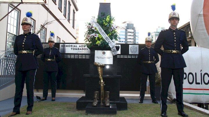 Polícia Militar realiza homenagem aos policiais militares tombados em serviço