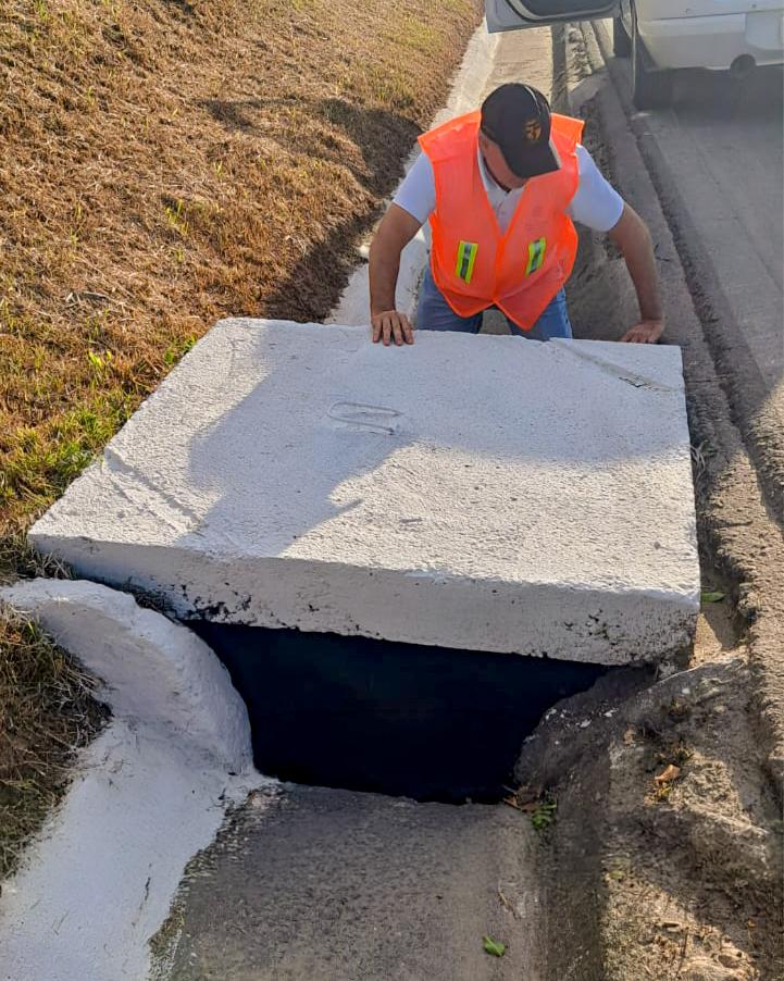 Prefeitura de Balneário Camboriú realiza manutenção de tampas de caixas de drenagem da Marginal Leste neste sábado