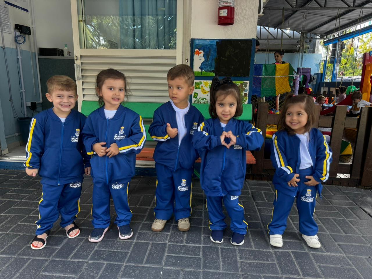 Prefeitura inicia entrega dos uniformes de inverno em Balneário Camboriú