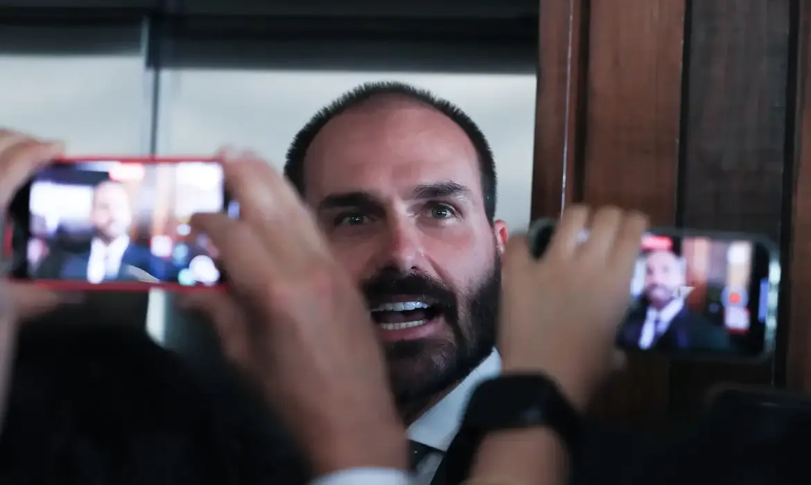 Procuradoria-Geral da República pede ao Supremo condenação de Eduardo Bolsonaro por coação