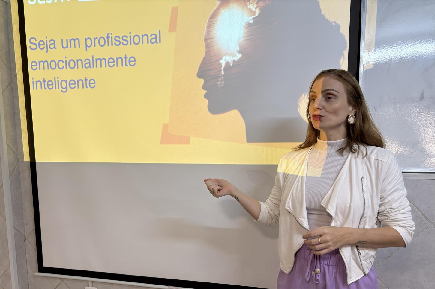 Programa Cidade Empreendedora 2026 de Balneário Camboriú inicia com oficina sobre inteligência emocional