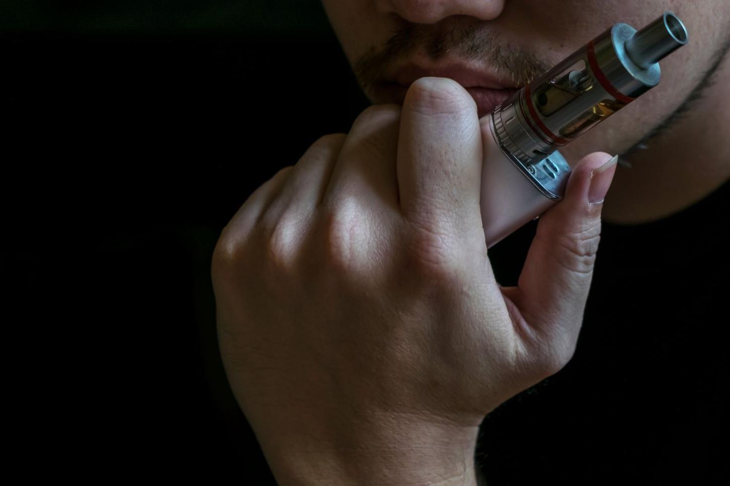 Santa Catarina registra queda do tabagismo, mas aumento dos cigarros eletrônicos entre jovens