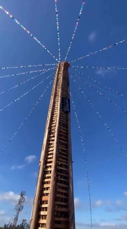 São João do Itaperiú prepara a construção da maior fogueira da história de Santa Catarina, com 40 metros de altura