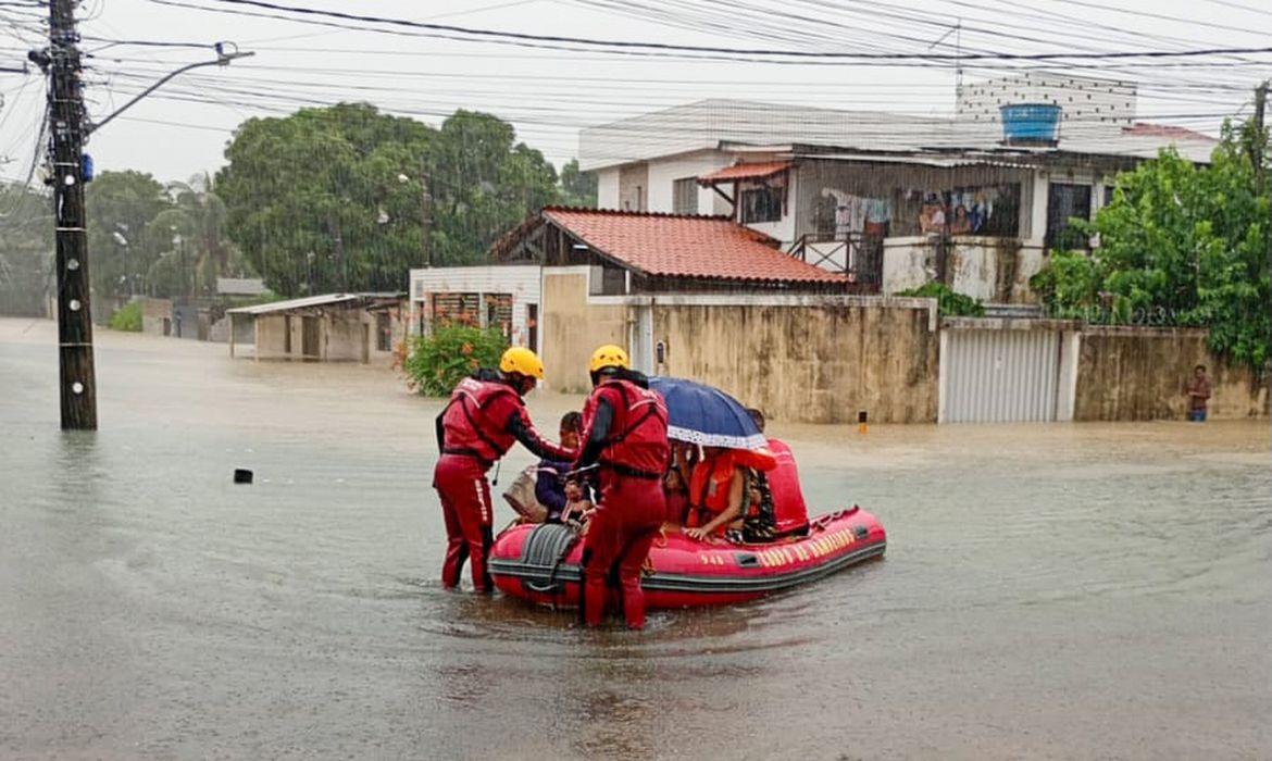 Tempestades em Pernambuco deixam quatro mortos e mais de mil desalojados